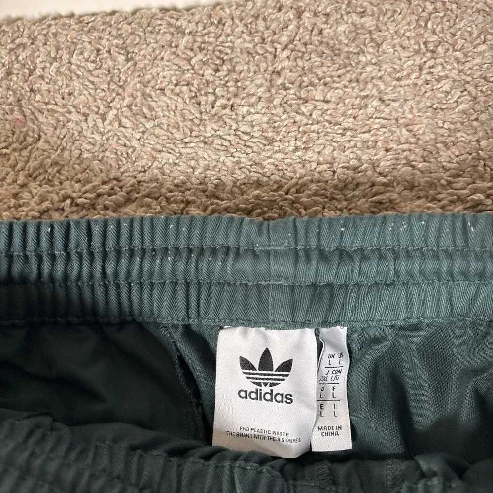 Adidas Originals Graphics Campus Chino Pants‎ Mens Large Mineral Green HN1672
